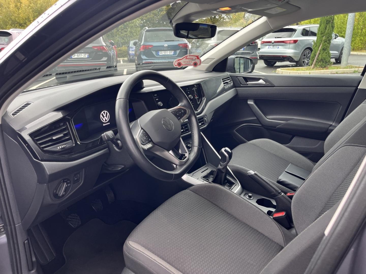VOLKSWAGEN Polo