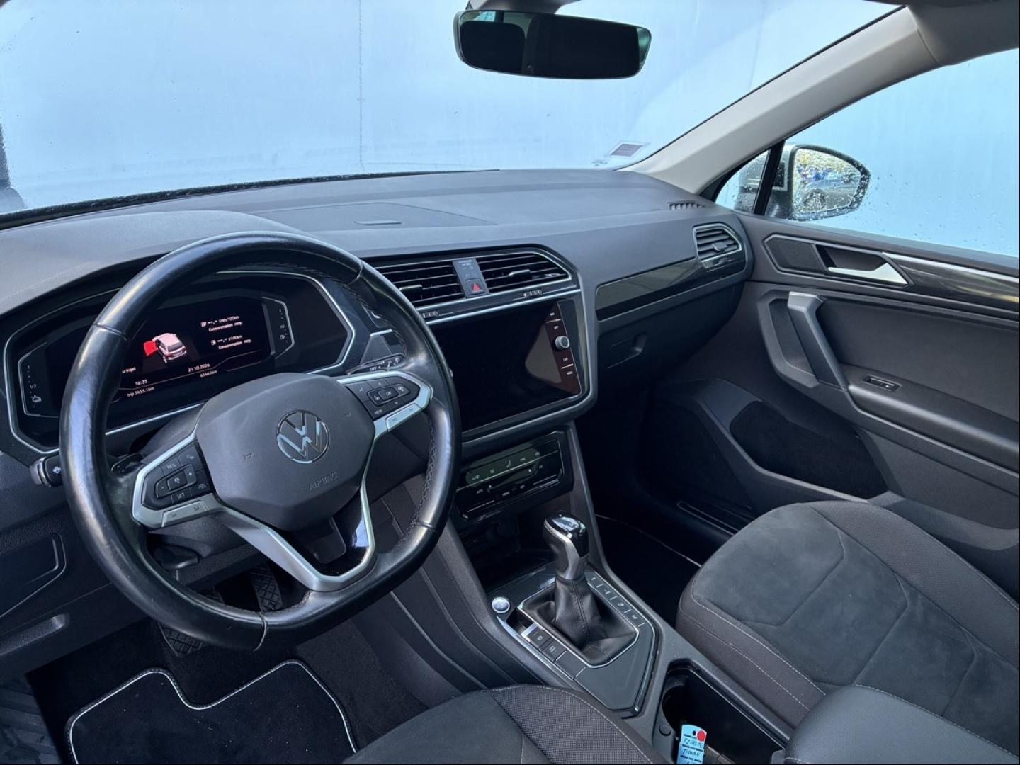 VOLKSWAGEN Tiguan