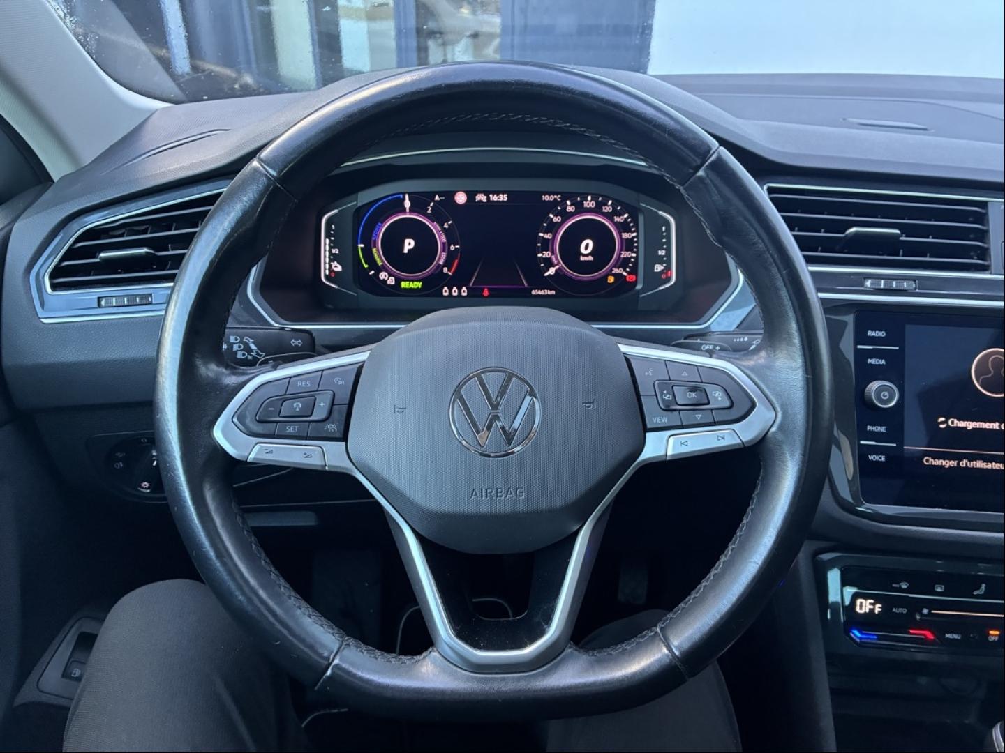 VOLKSWAGEN Tiguan
