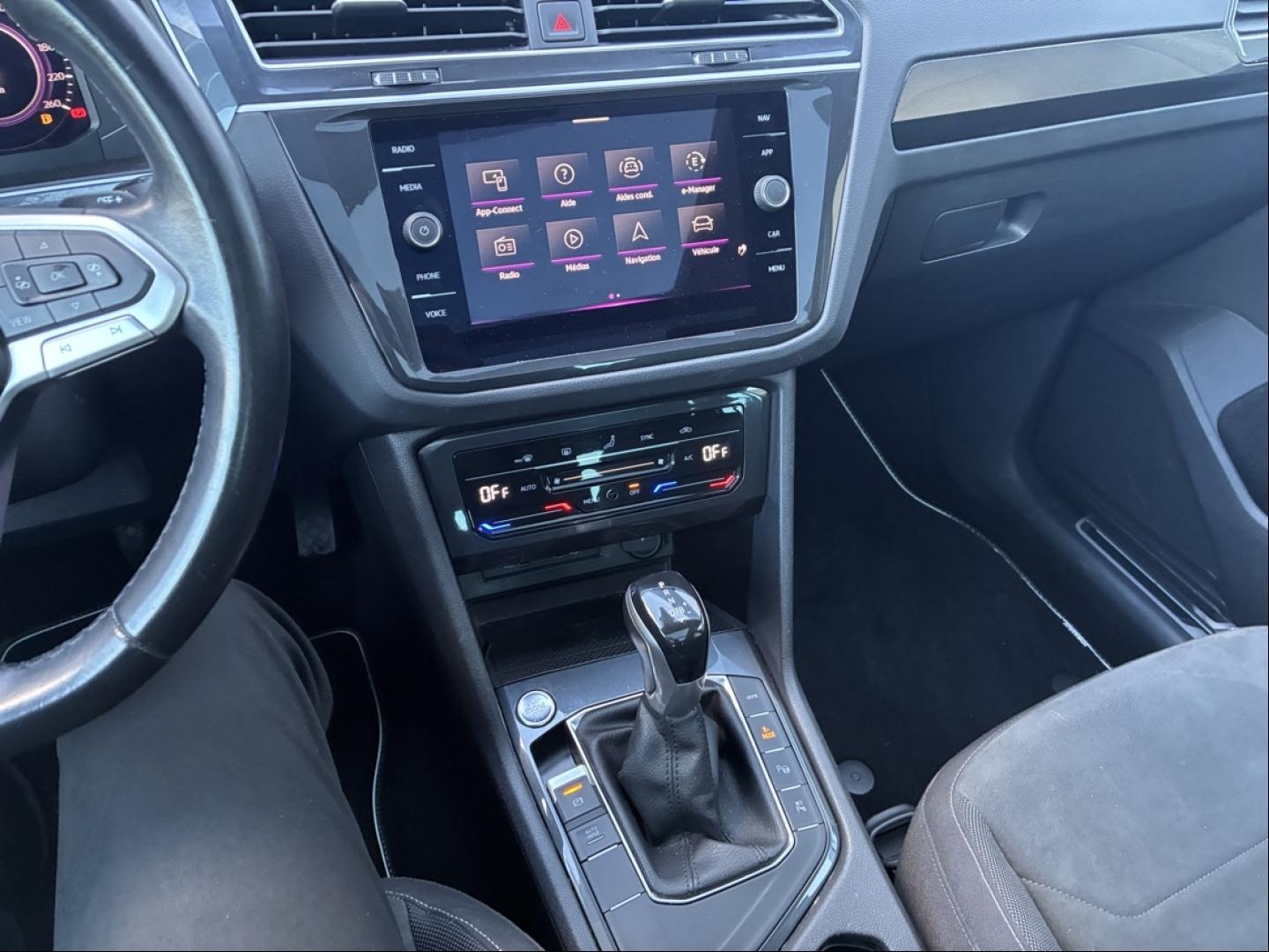 VOLKSWAGEN Tiguan