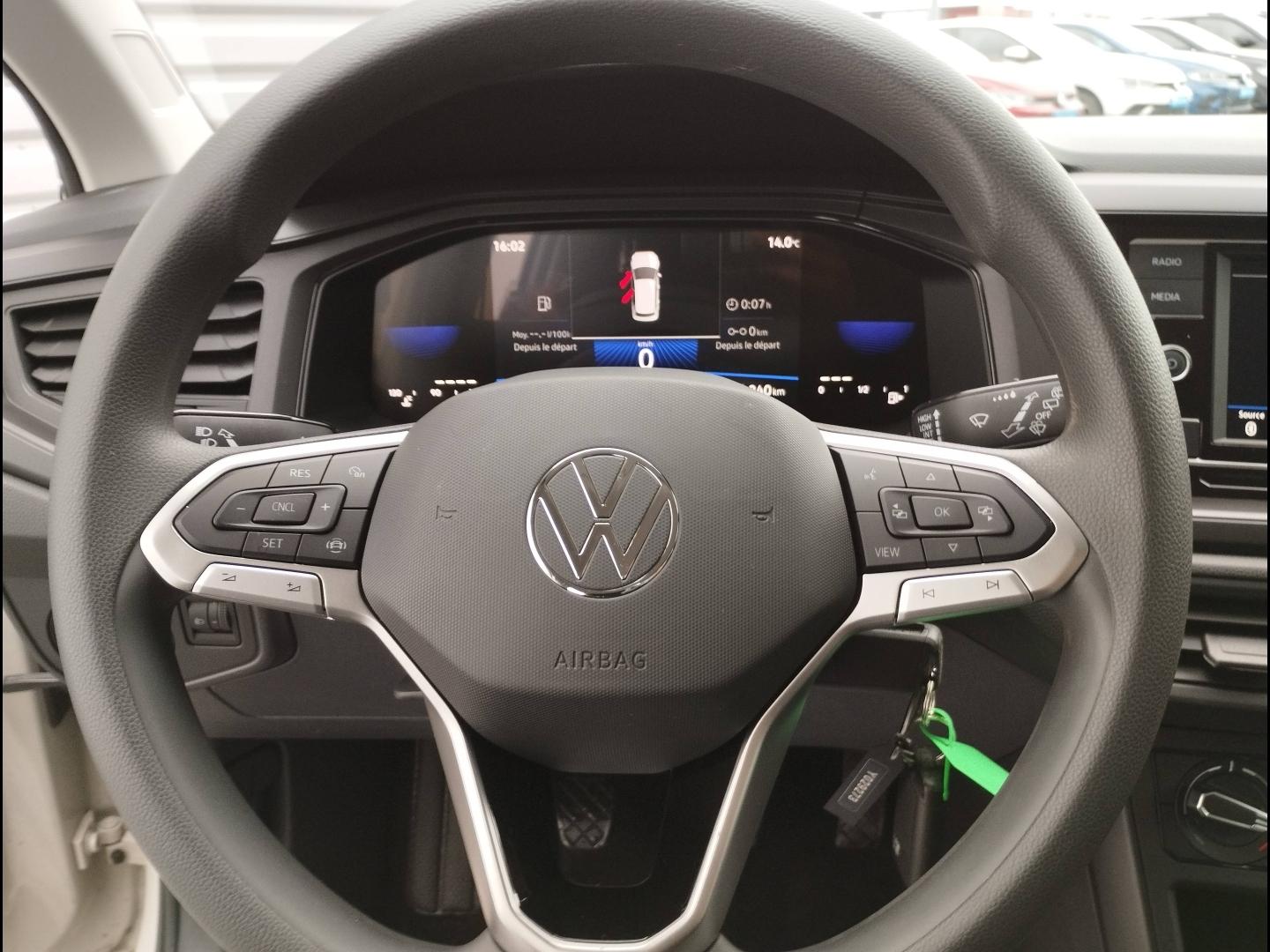 VOLKSWAGEN Polo