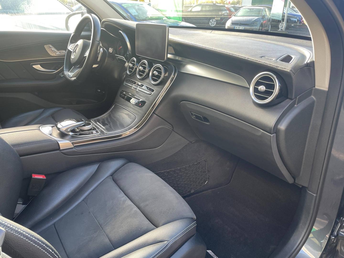 MERCEDES-BENZ GLC