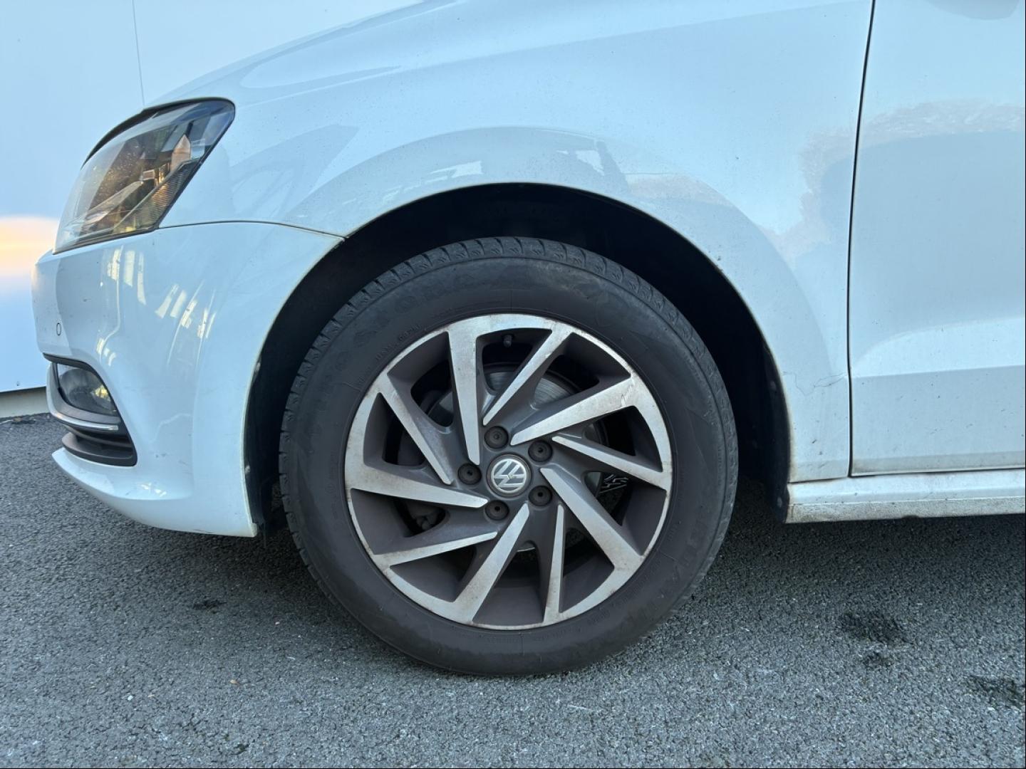 VOLKSWAGEN Polo