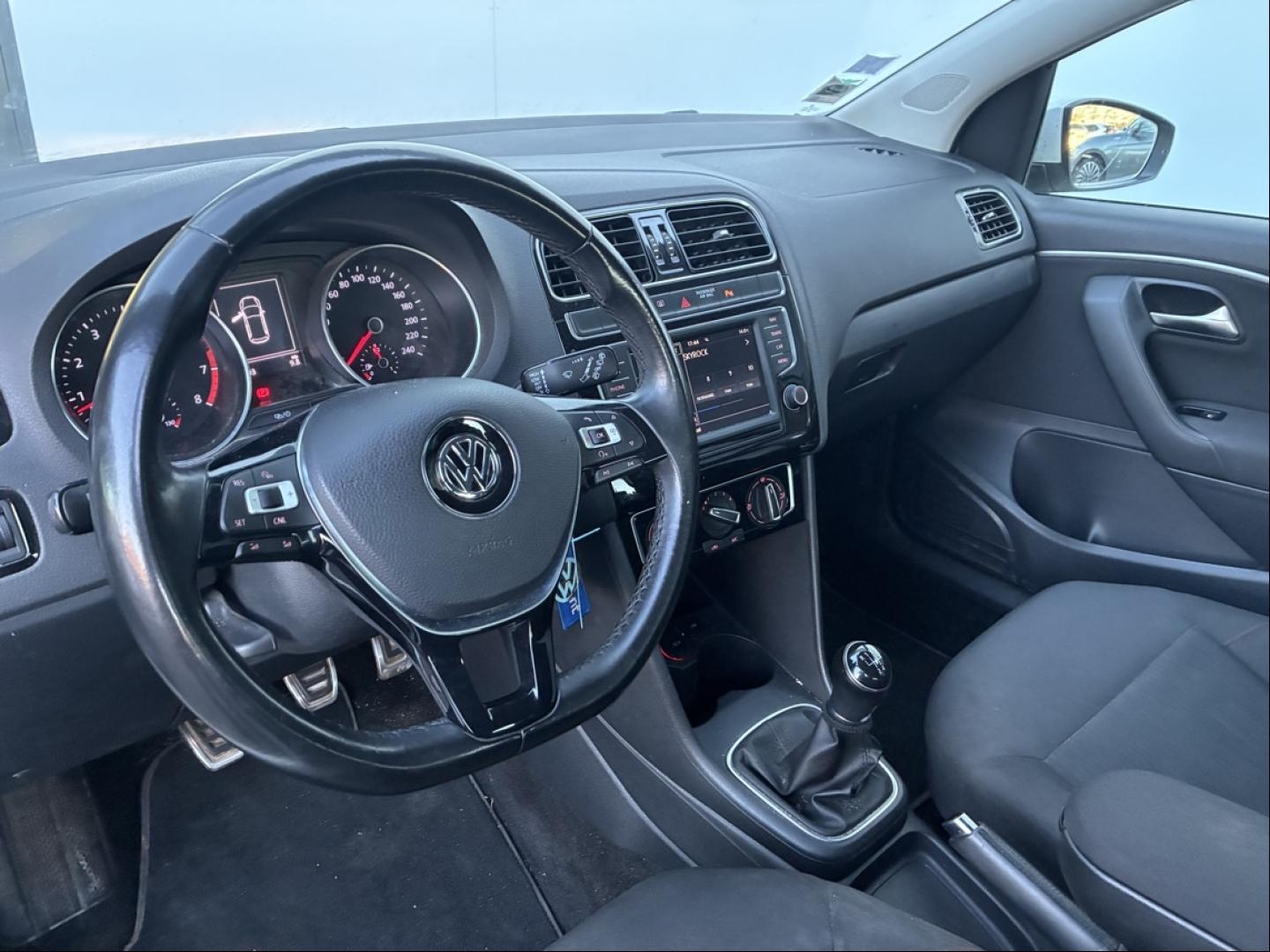 VOLKSWAGEN Polo
