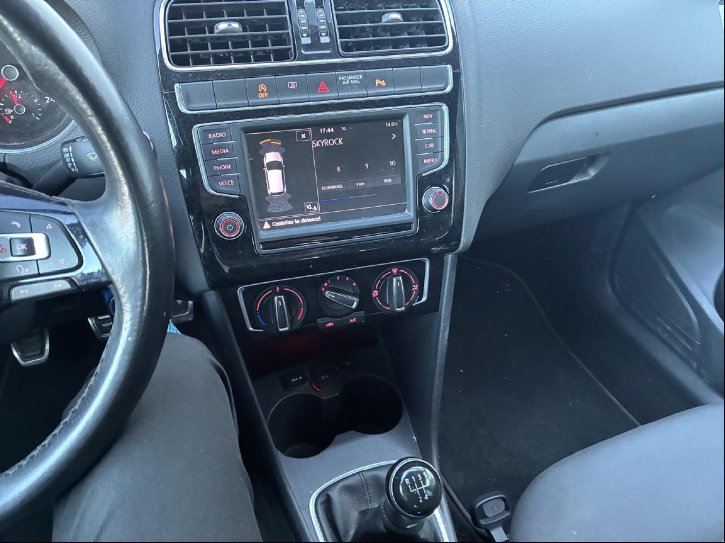 VOLKSWAGEN Polo