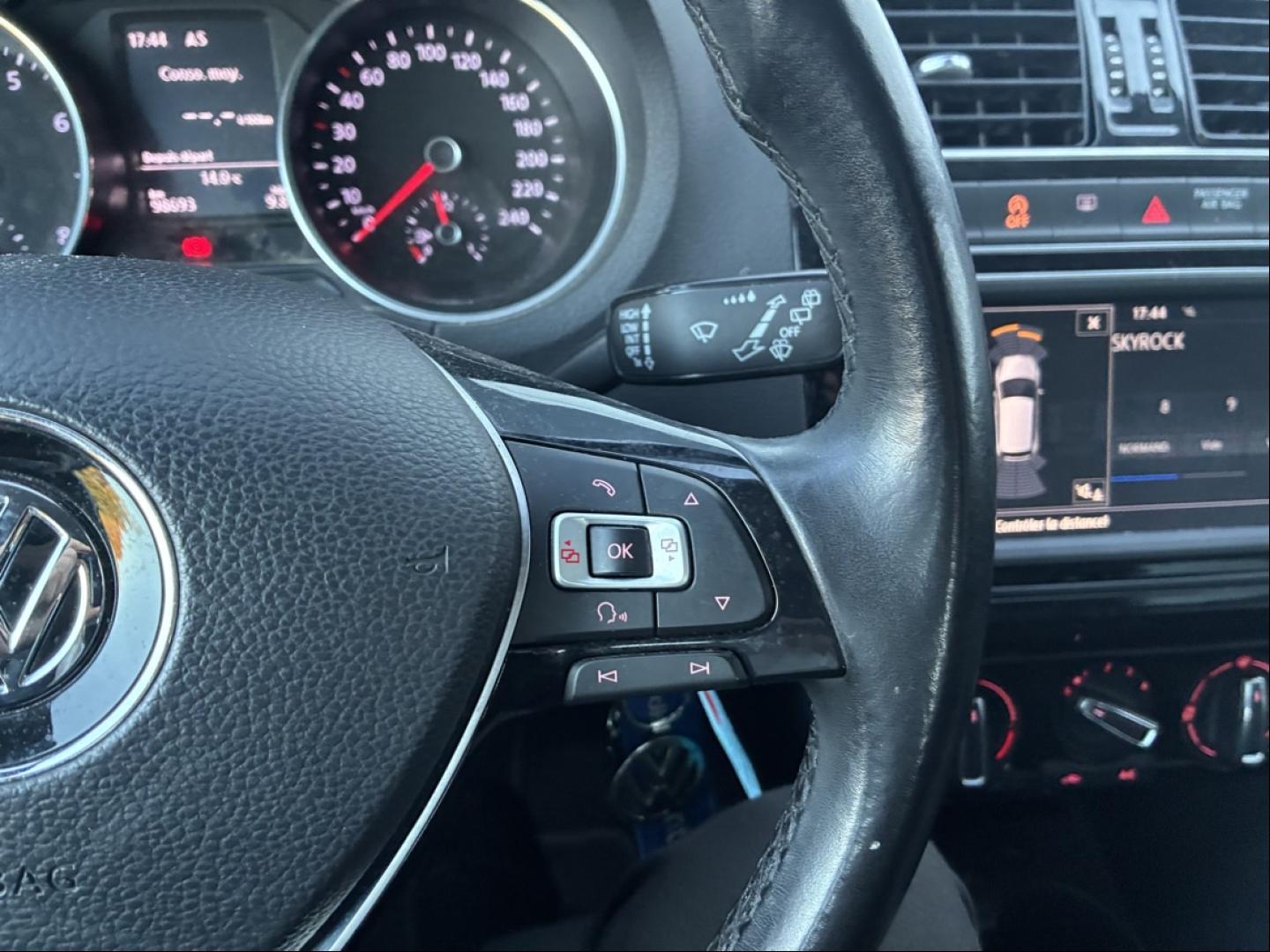 VOLKSWAGEN Polo