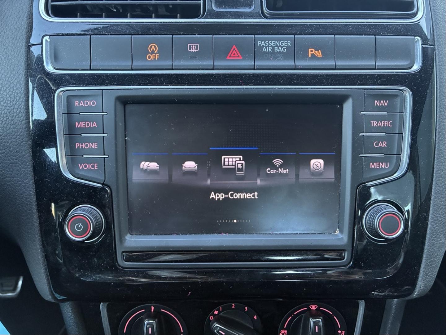 VOLKSWAGEN Polo