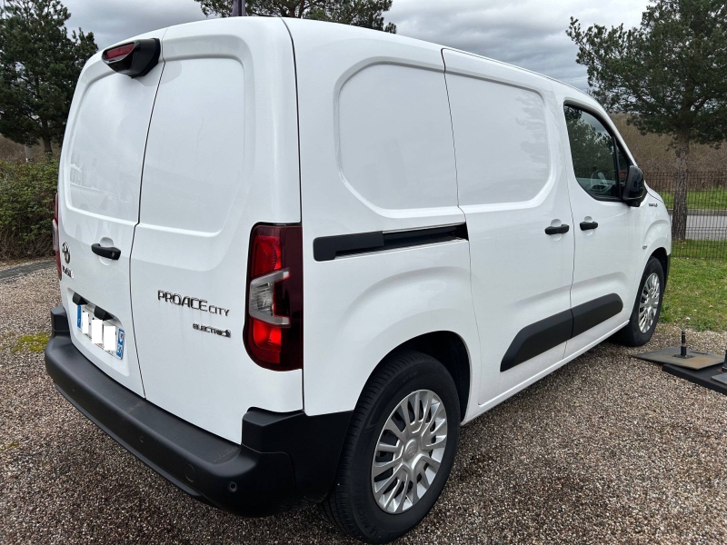 TOYOTA – PROACE CITY