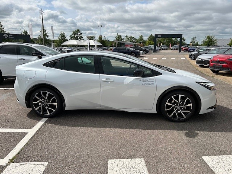 TOYOTA – Prius Rechargeable