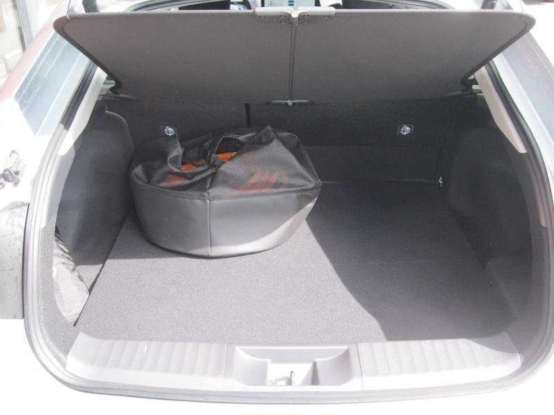 TOYOTA – Prius Rechargeable