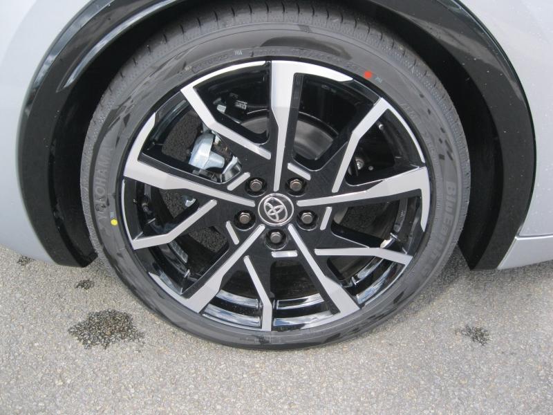 TOYOTA – Prius Rechargeable