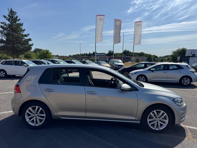 VOLKSWAGEN – Golf