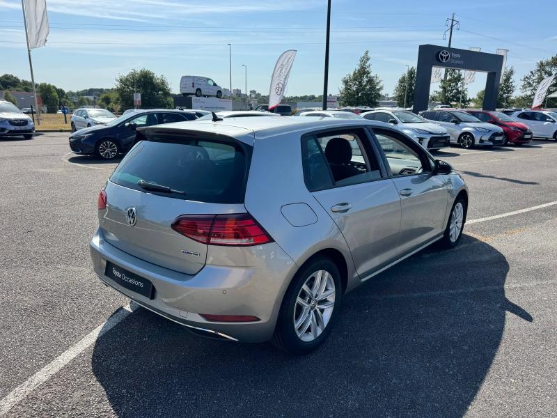 VOLKSWAGEN – Golf