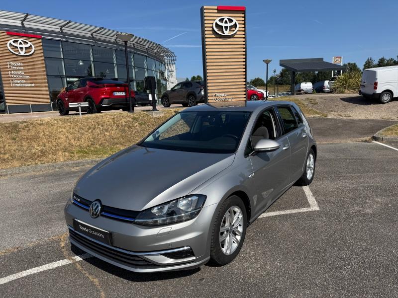 VOLKSWAGEN – Golf