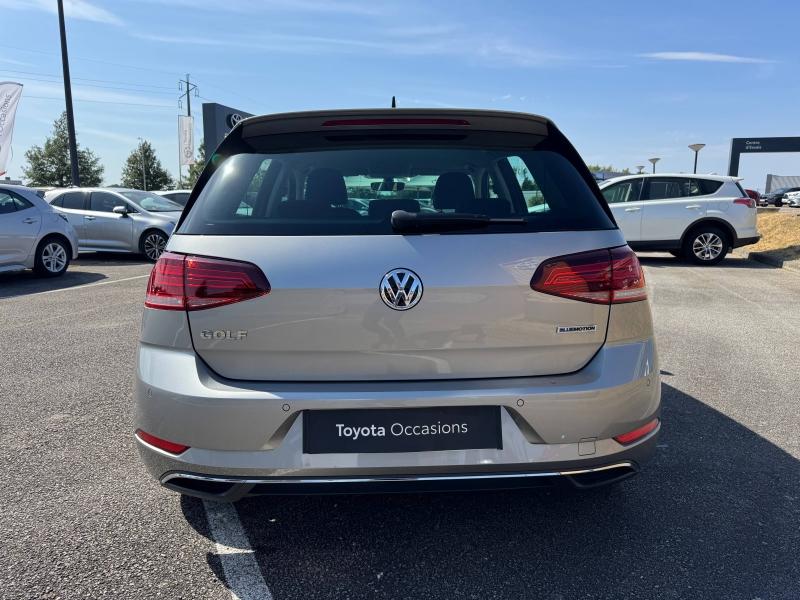 VOLKSWAGEN – Golf