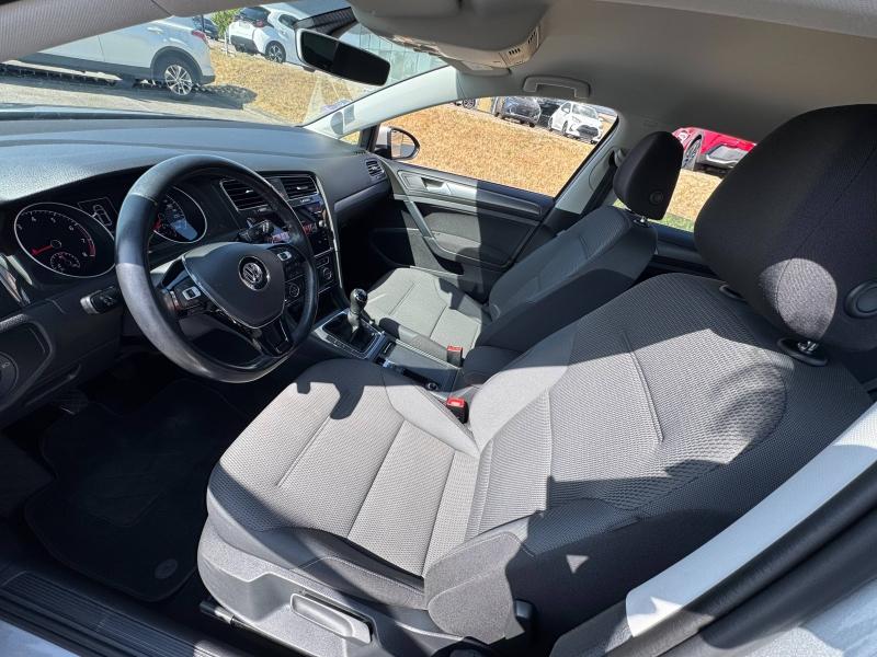 VOLKSWAGEN – Golf