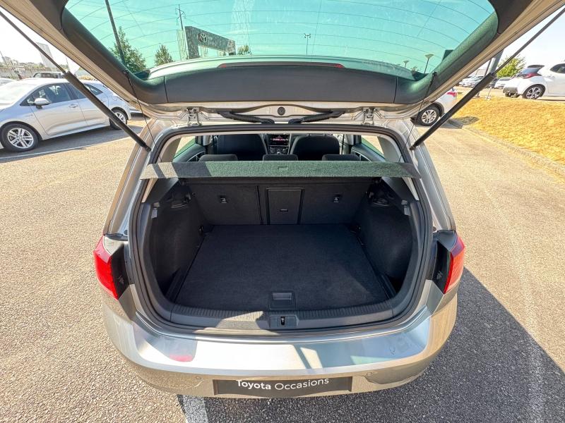 VOLKSWAGEN – Golf
