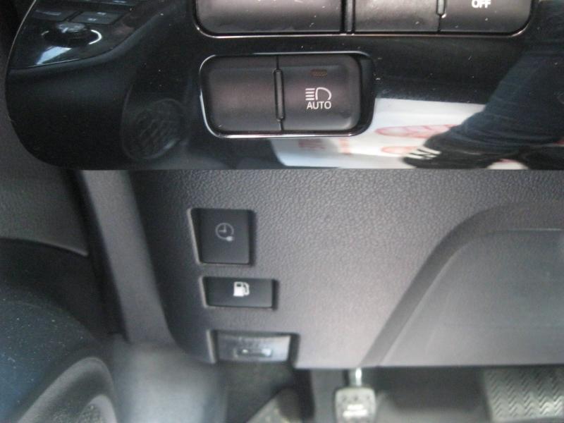 TOYOTA – Prius Rechargeable