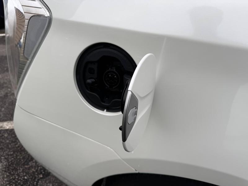 TOYOTA – Prius Rechargeable