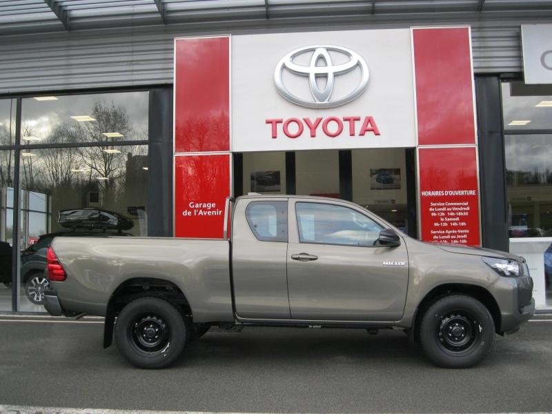 TOYOTA – Hilux