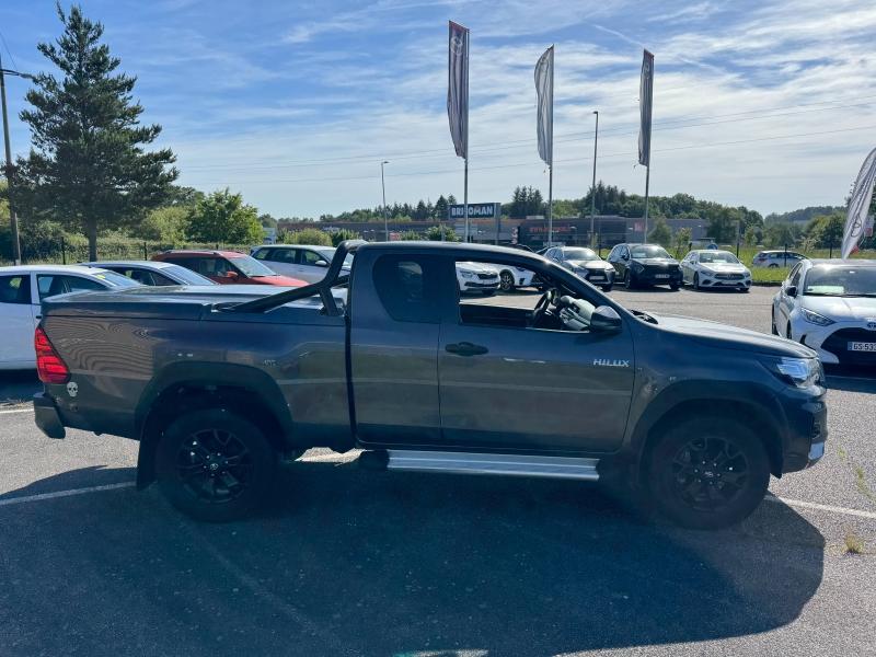 TOYOTA – Hilux