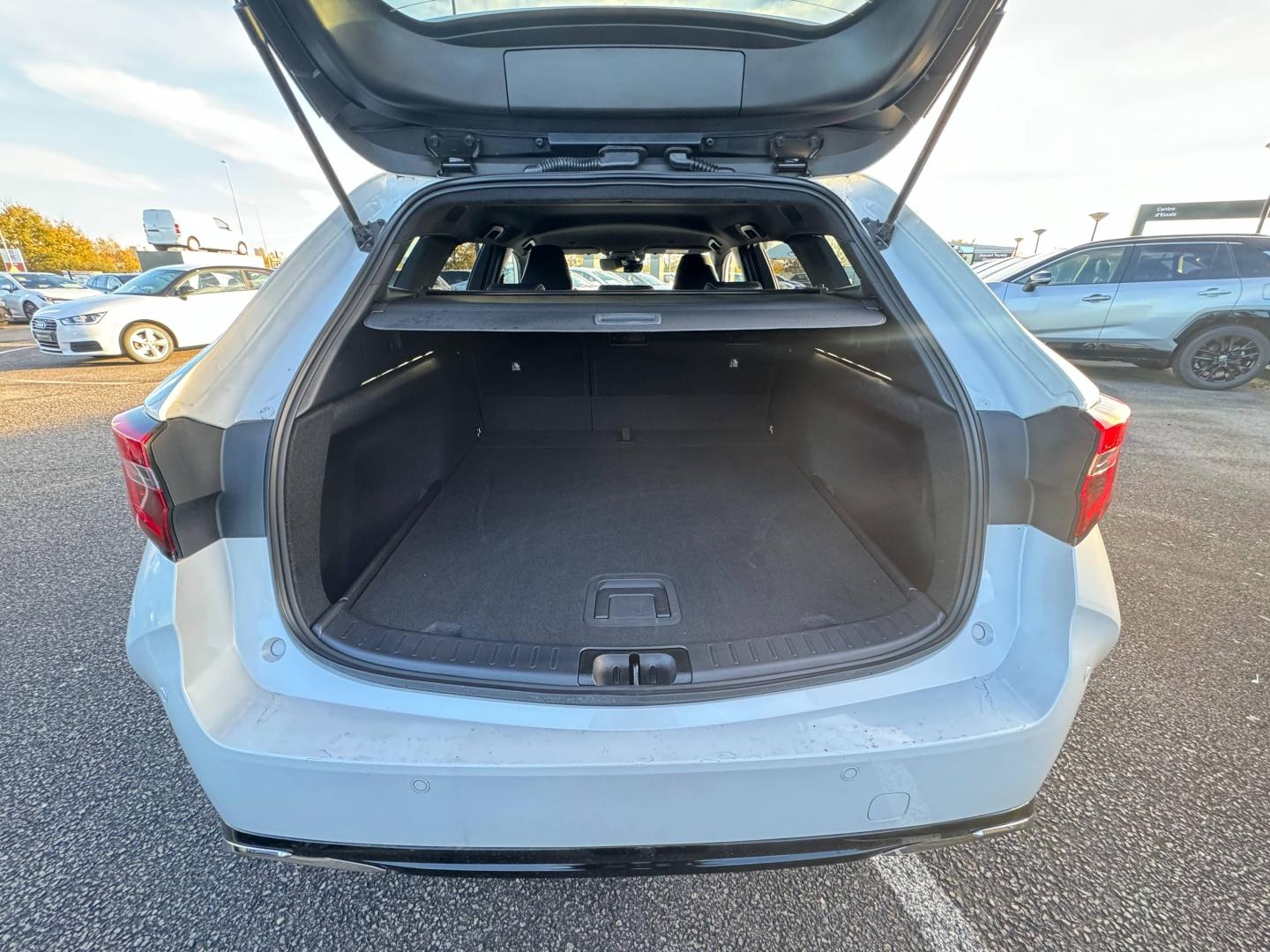 TOYOTA – Corolla Touring Spt
