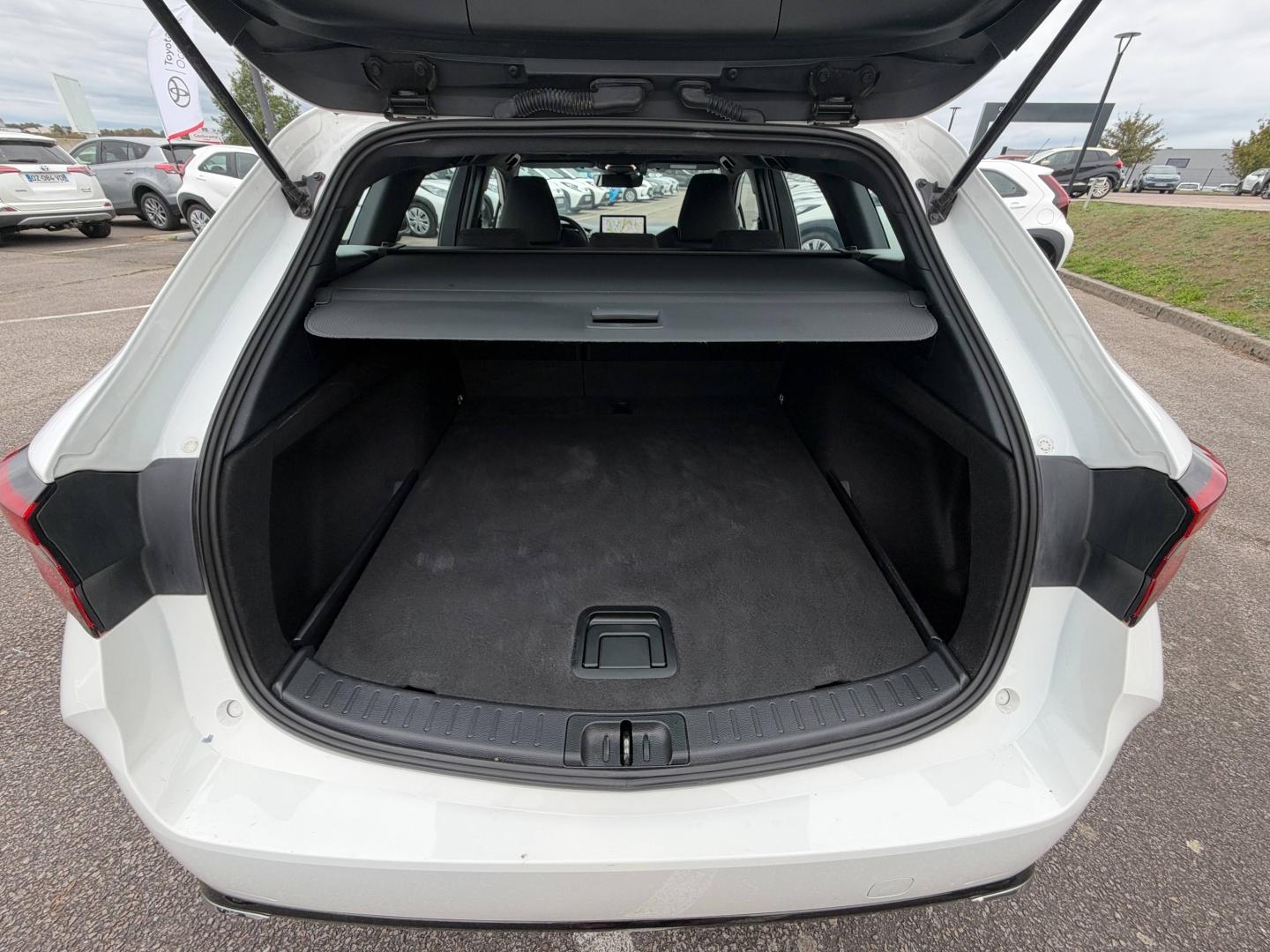 TOYOTA – Corolla Touring Spt